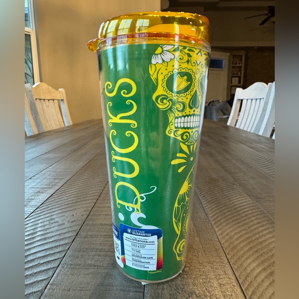 Oregon Ducks 22oz. Día de los Muertos Tumbler (NWT)